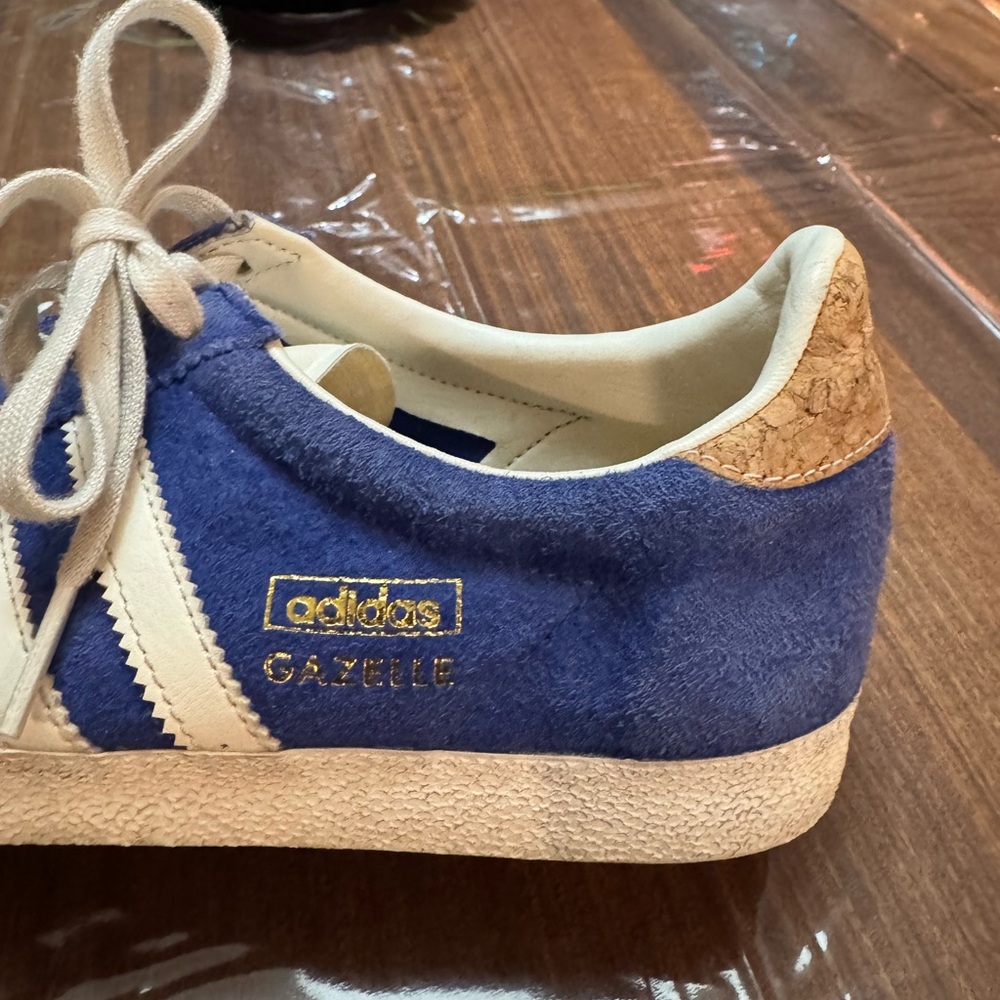 Adidas Gazelle women size 7 shoe bold blue like new